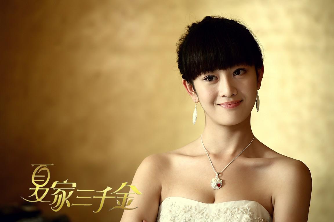 6版王语嫣不比不知道，有人美成经典难忘怀，有人却被嘲像村姑