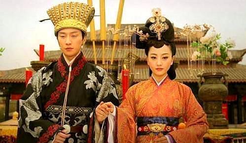 河北乡民发现猪圈频繁被盗，专家连夜赶来，原来下面住着开国皇帝