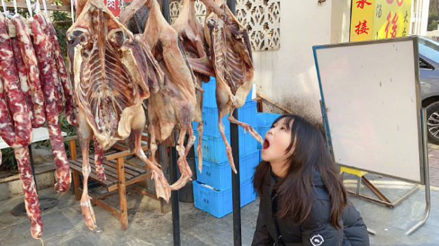 張晉蔡少芬臘八節做針灸，娘娘為保凍顏滿臉扎針，三個兒女齊出鏡