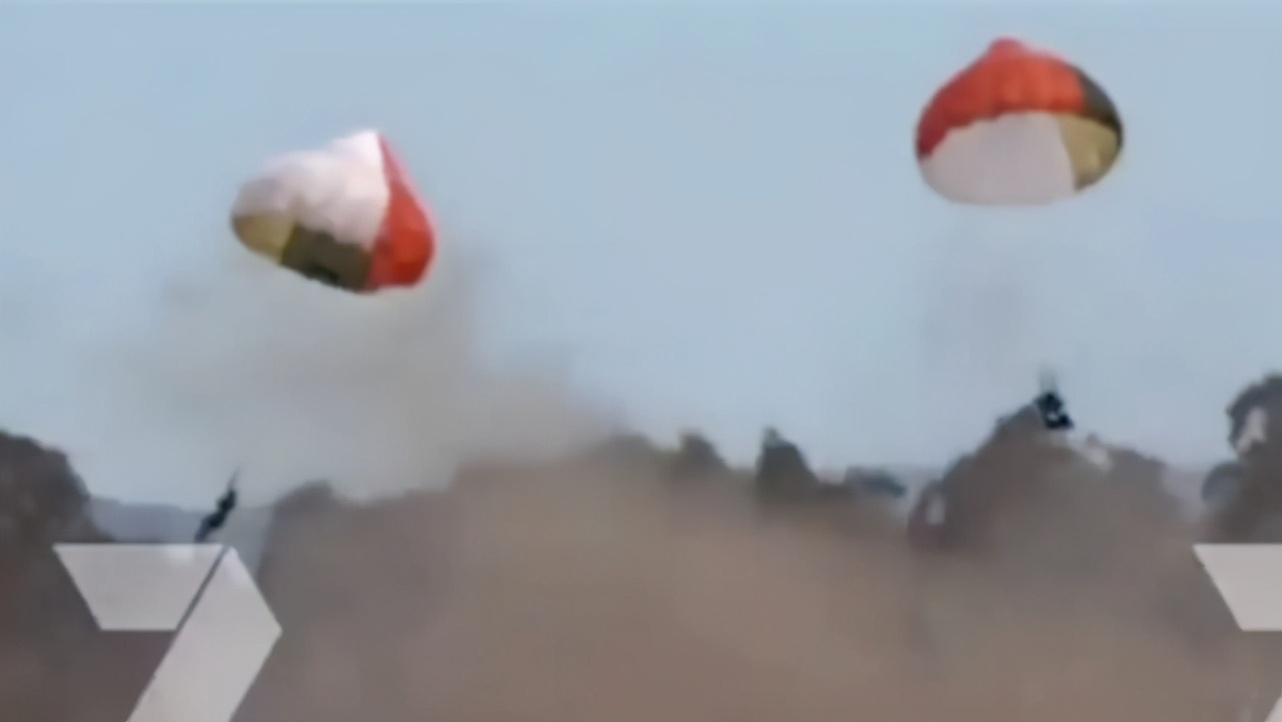 奇葩！澳大利亚战机失控，飞行员只顾跳伞，飞