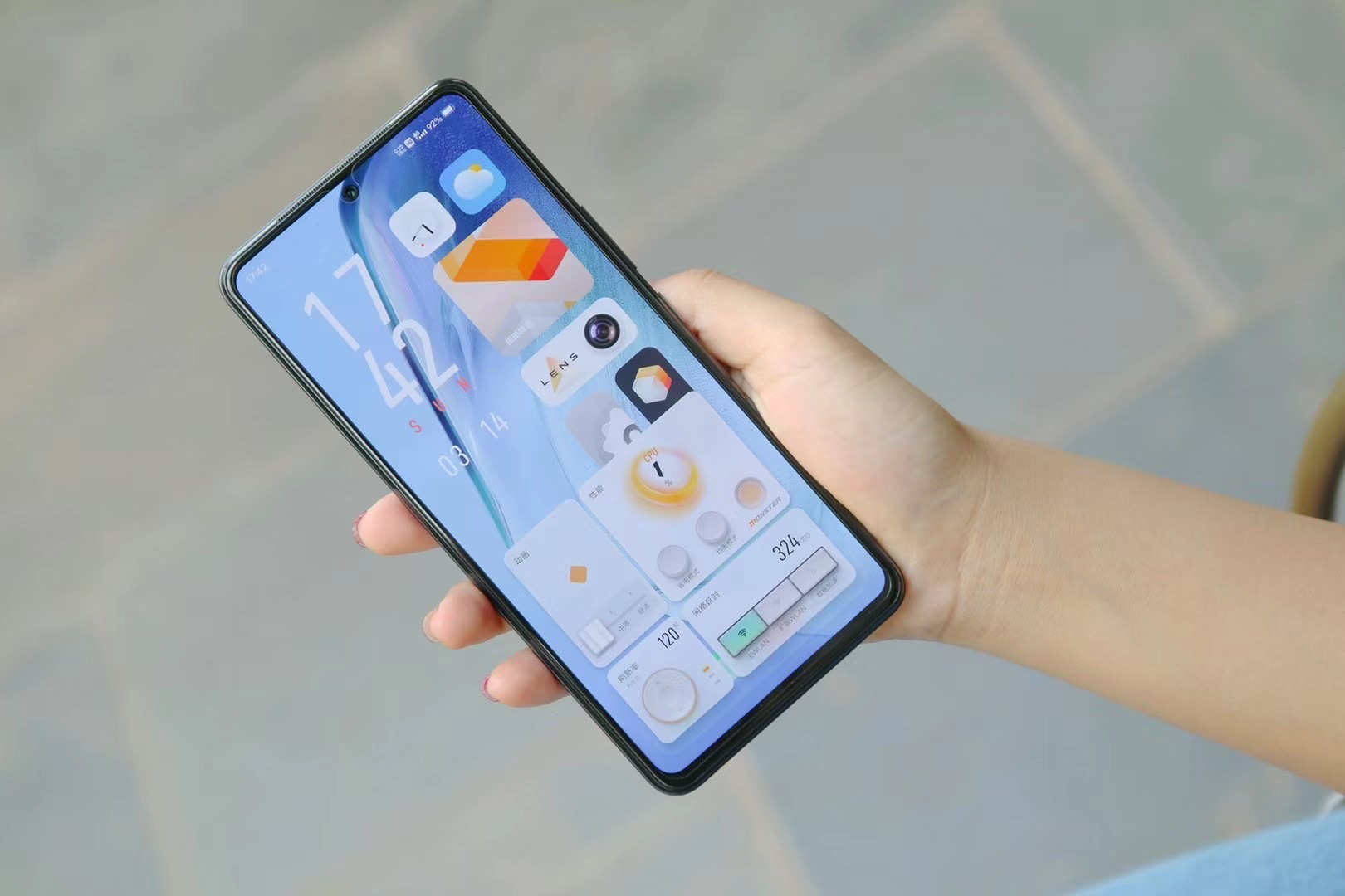 买新机千万别盲目跟风，目前2000元价位，这三款最有优势