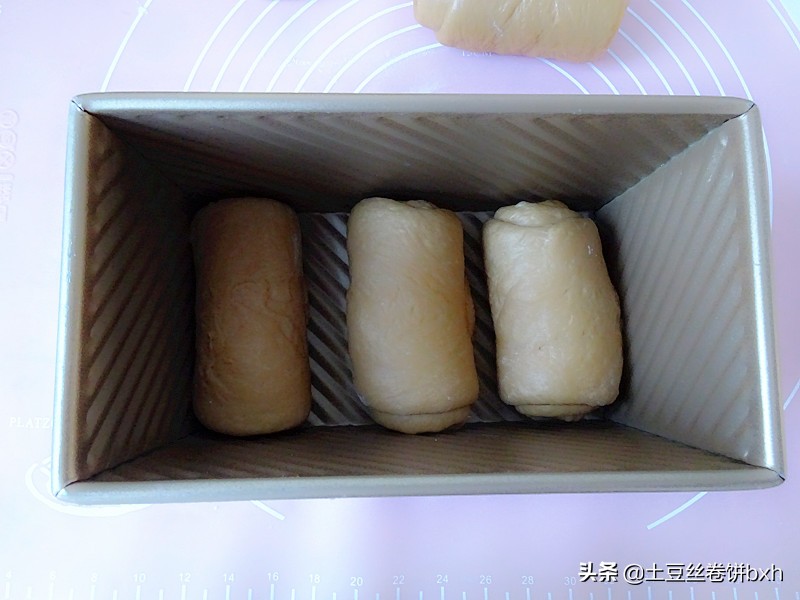 冬天做面包用红糖，这方子太好，面包暄松柔软，放几天都不硬