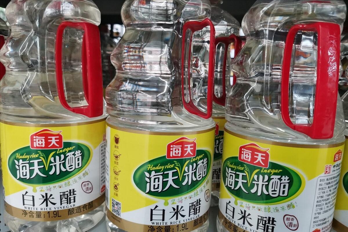 Old vinegar, balsamic vinegar, rice vinegar, white vinegar, fruit