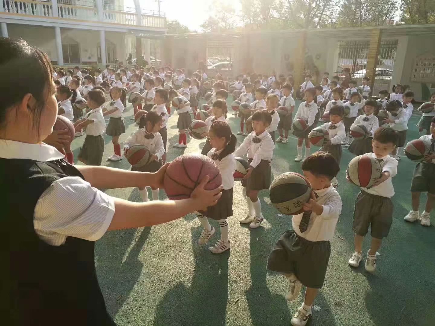 幼儿体育篮球课程的问题与有效实施