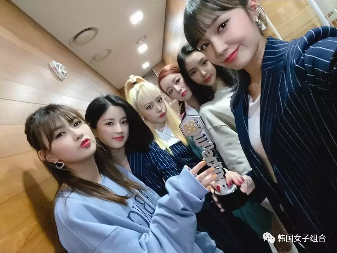 女团十周年,成员上传照片祝贺,却引发韩网友争议?