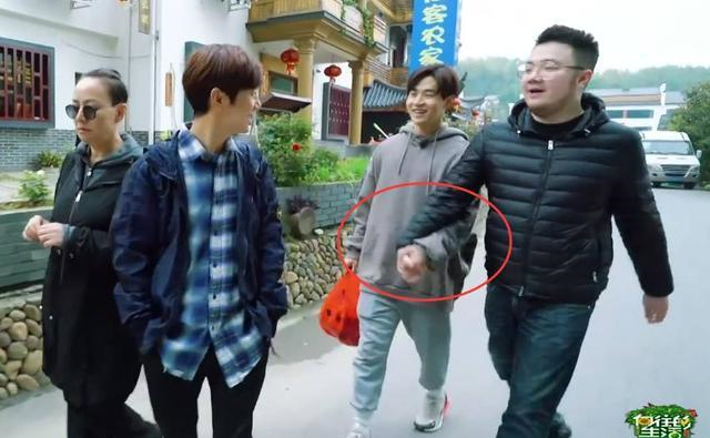 《向往》热度全靠嘉宾，常驻MC缺乏综艺感，网友喊话：郭麒麟留下