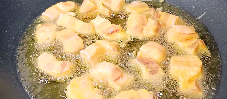 五花肉不要紅燒啦，淋2個雞蛋，你想不到的做法，每次上桌不夠吃