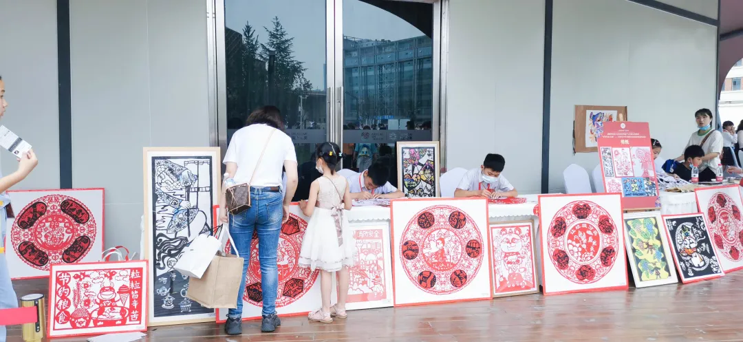 成都市双流区永安小学丨成都非遗进校园，永小剪纸竞技艺