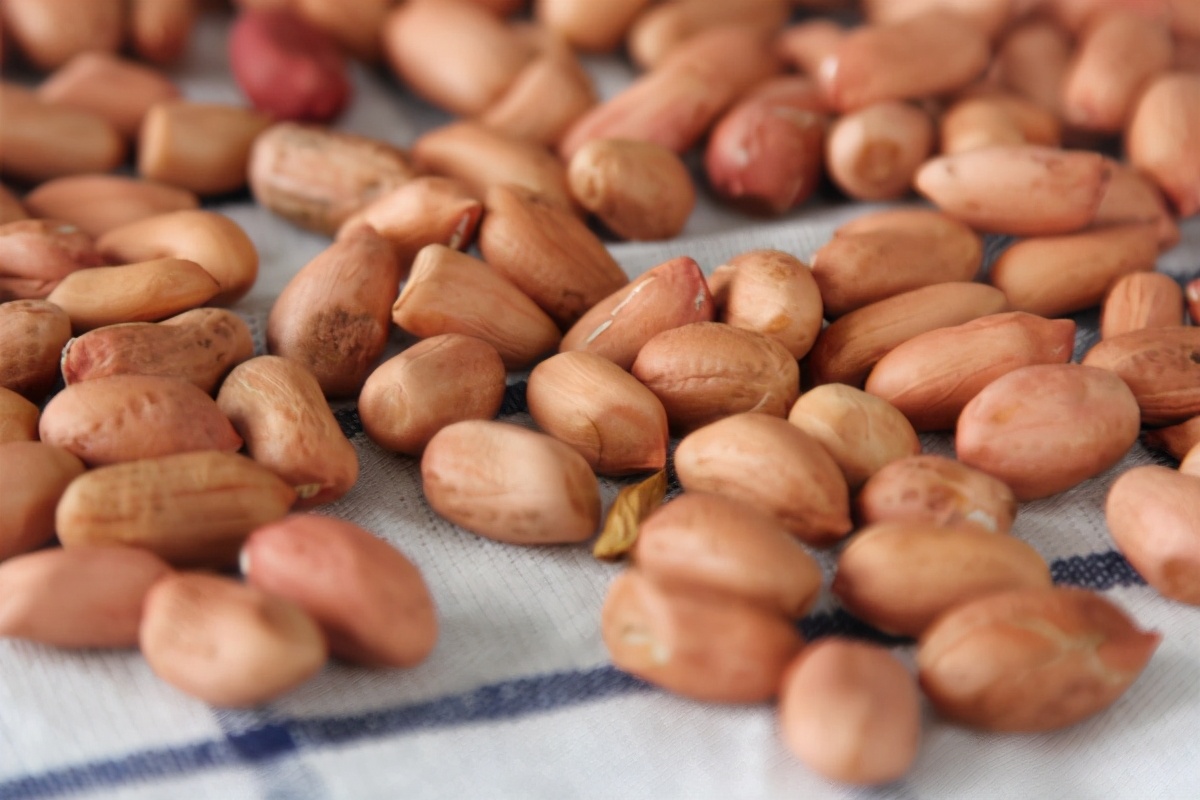 I often eat peanuts. Is it a blood pressure or lifting blood pressure