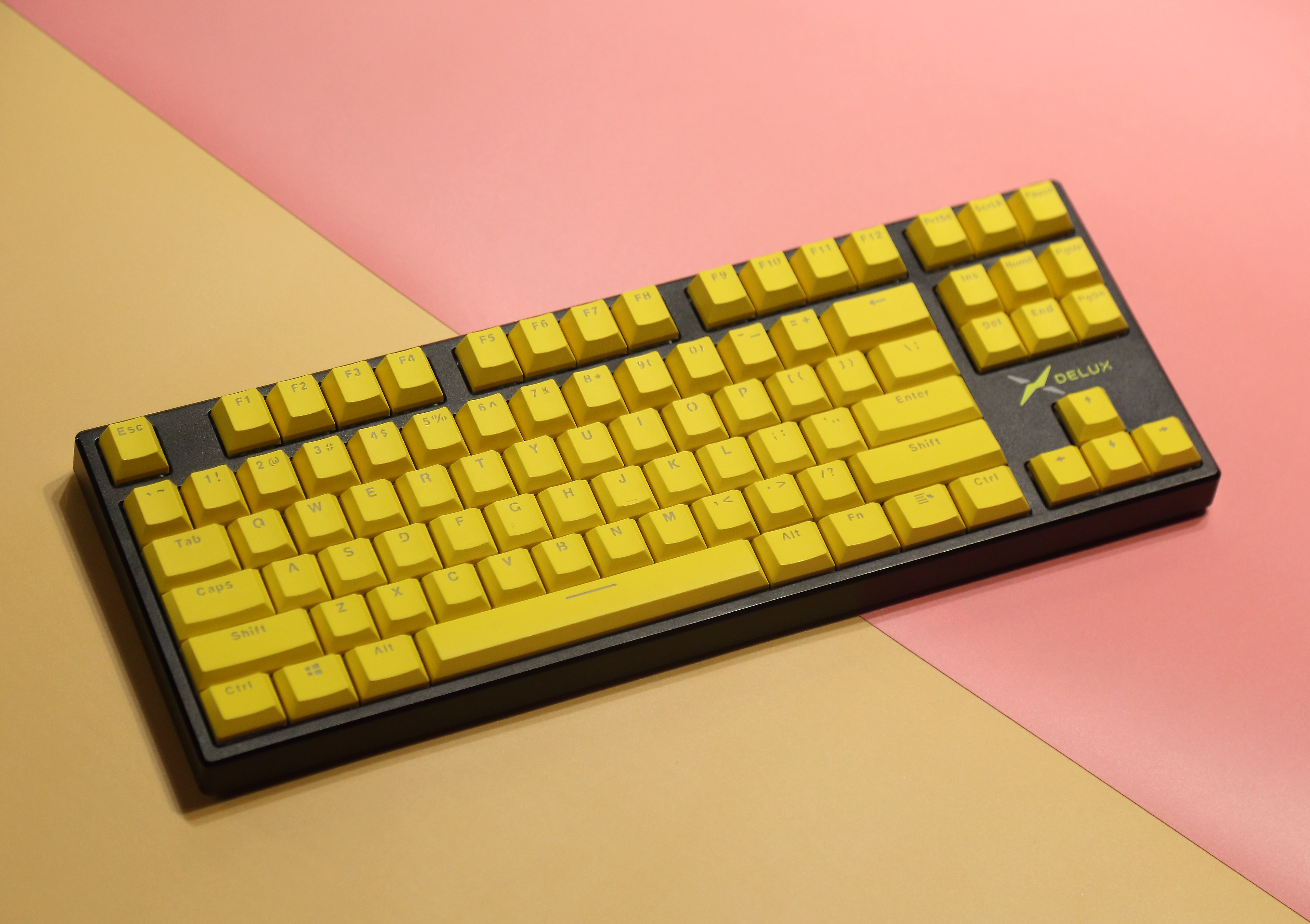 DELUX多彩KM13机械键盘，黑的白的粉的黄的带走你想要的