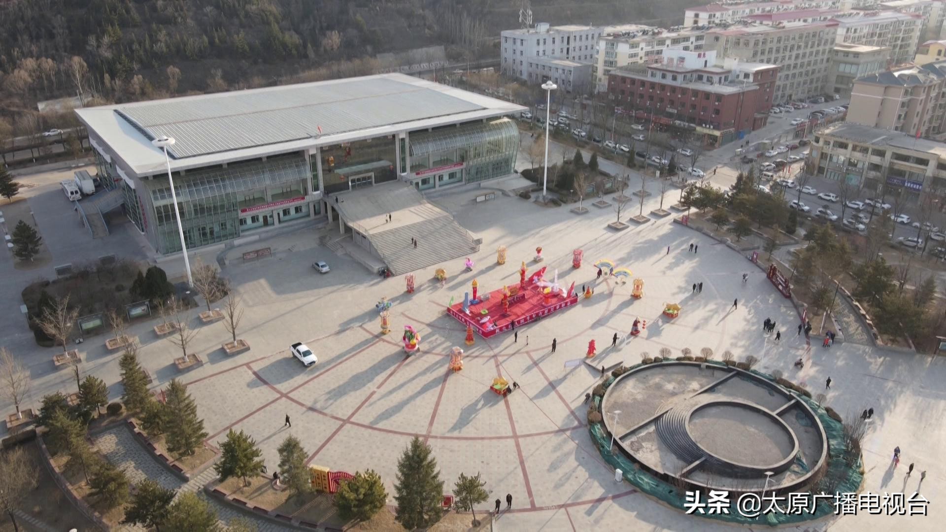 太原娄烦县：村民巧手做花灯，点亮乡村好年景