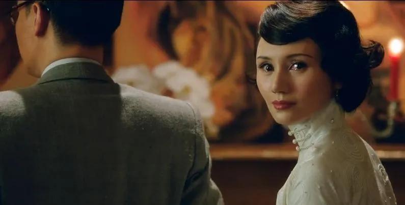 同样是民国风眉毛：景甜惊艳，吴谨言出戏，却