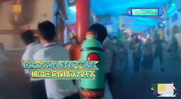 吴奇隆被6个保安按倒在地，节目中过于强势，被误以为坏人闹事