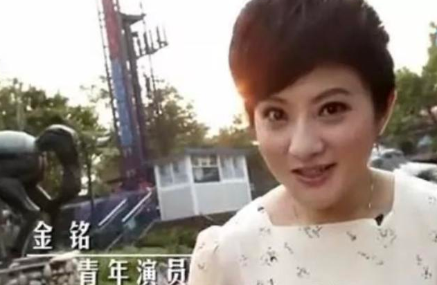 红极一时的"小婉君"，为学业放弃演戏，现40岁还未结婚