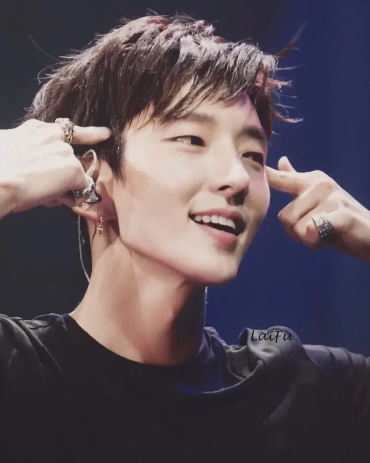 四十岁的他们终于上了热搜 男神迎来霸屏的春天