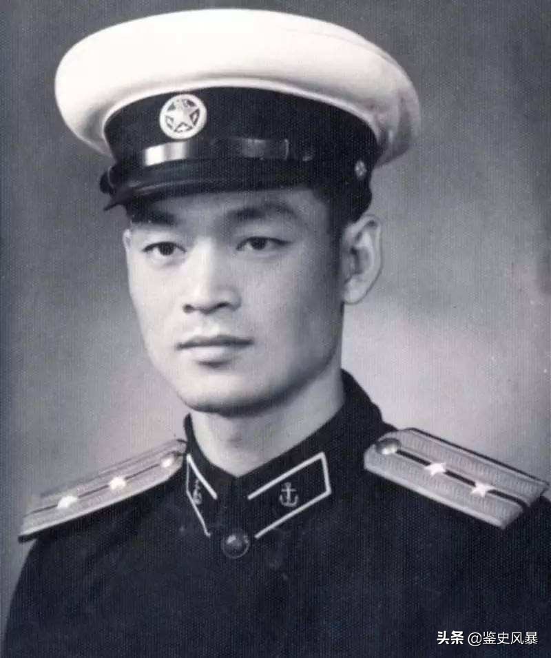 许世友被关，妻子未探望、反写决裂信，解禁后