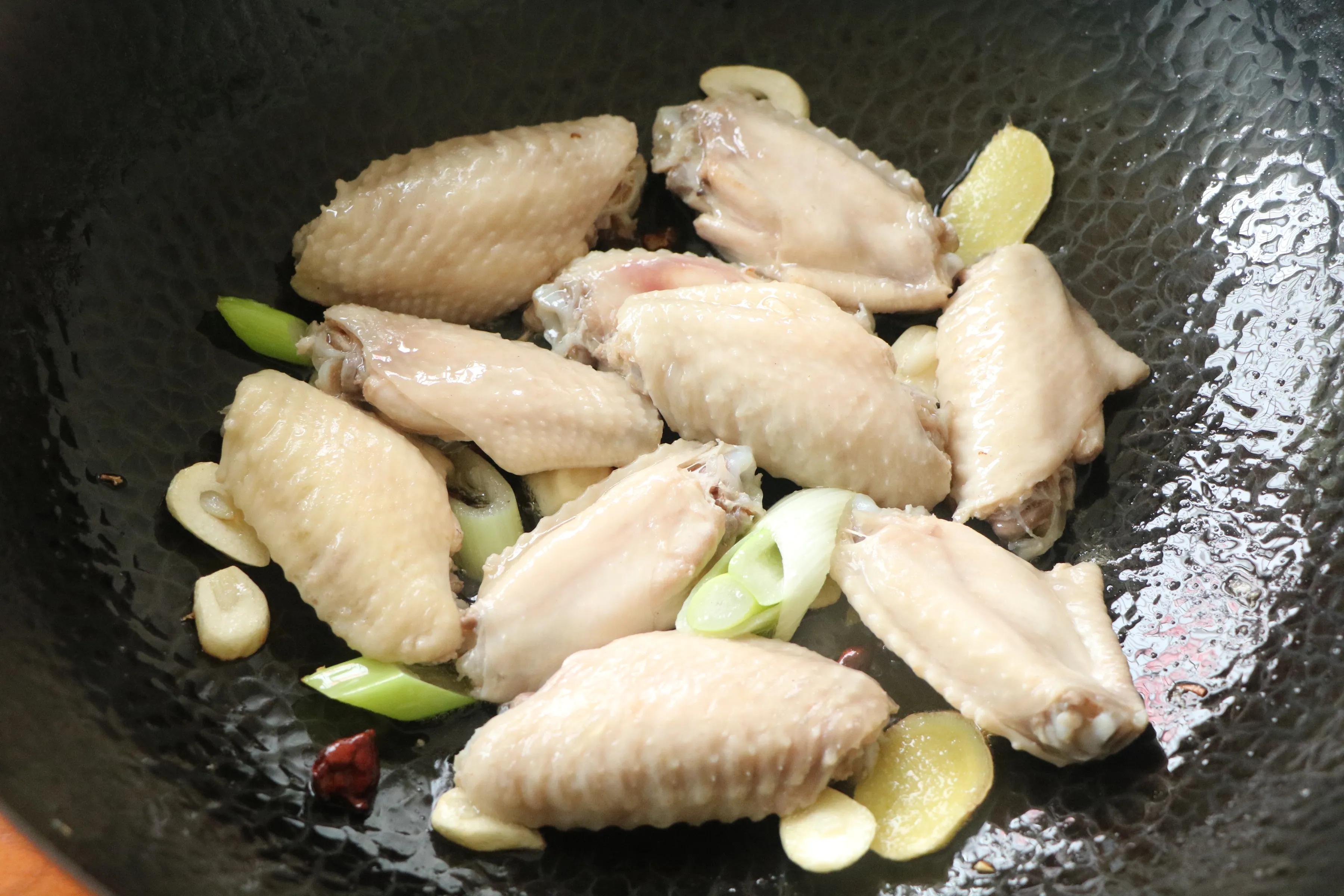 夏天到了，孩子沒胃口，燉上這樣一鍋菜，開胃又下飯，太好吃了