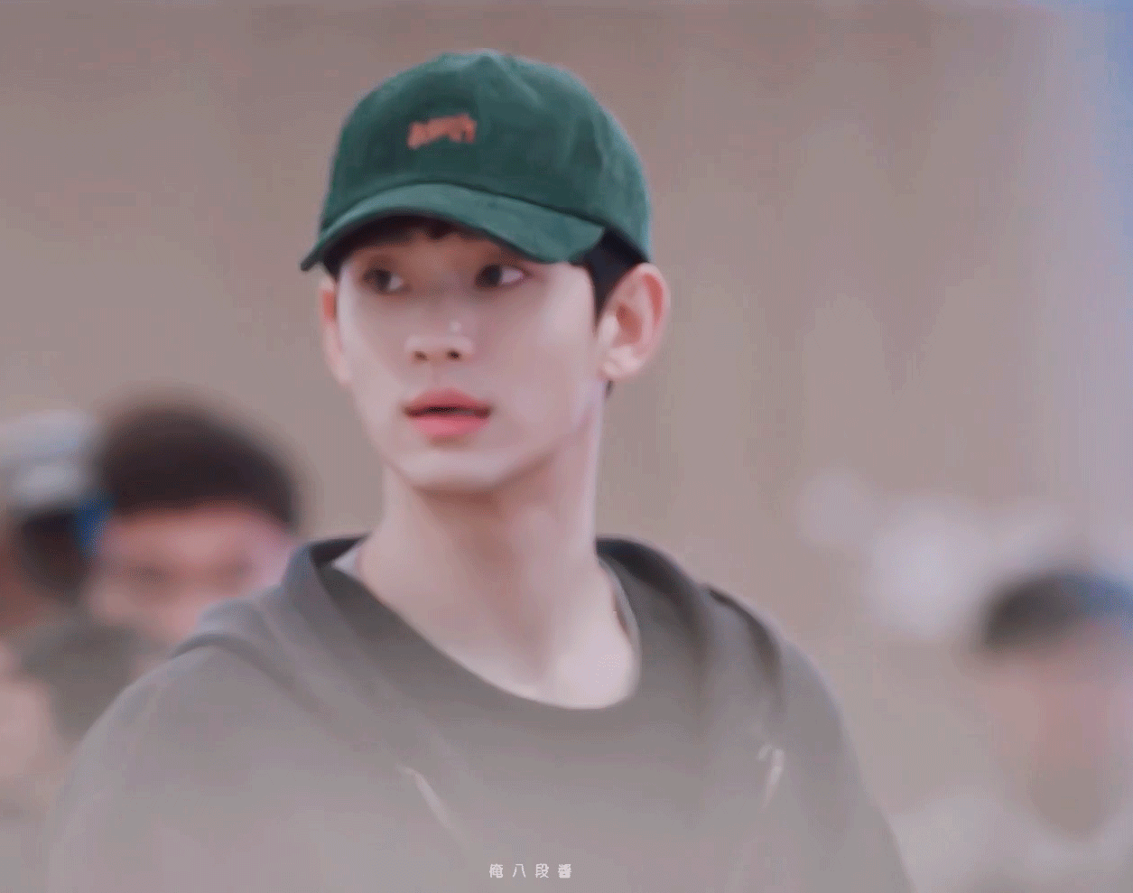 《虽然是精神病但是没关系》开播8.7，除了腹肌