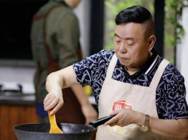 潘长江面馆1碗猪蹄面48元，为何没人骂？看到实物网友闭嘴了