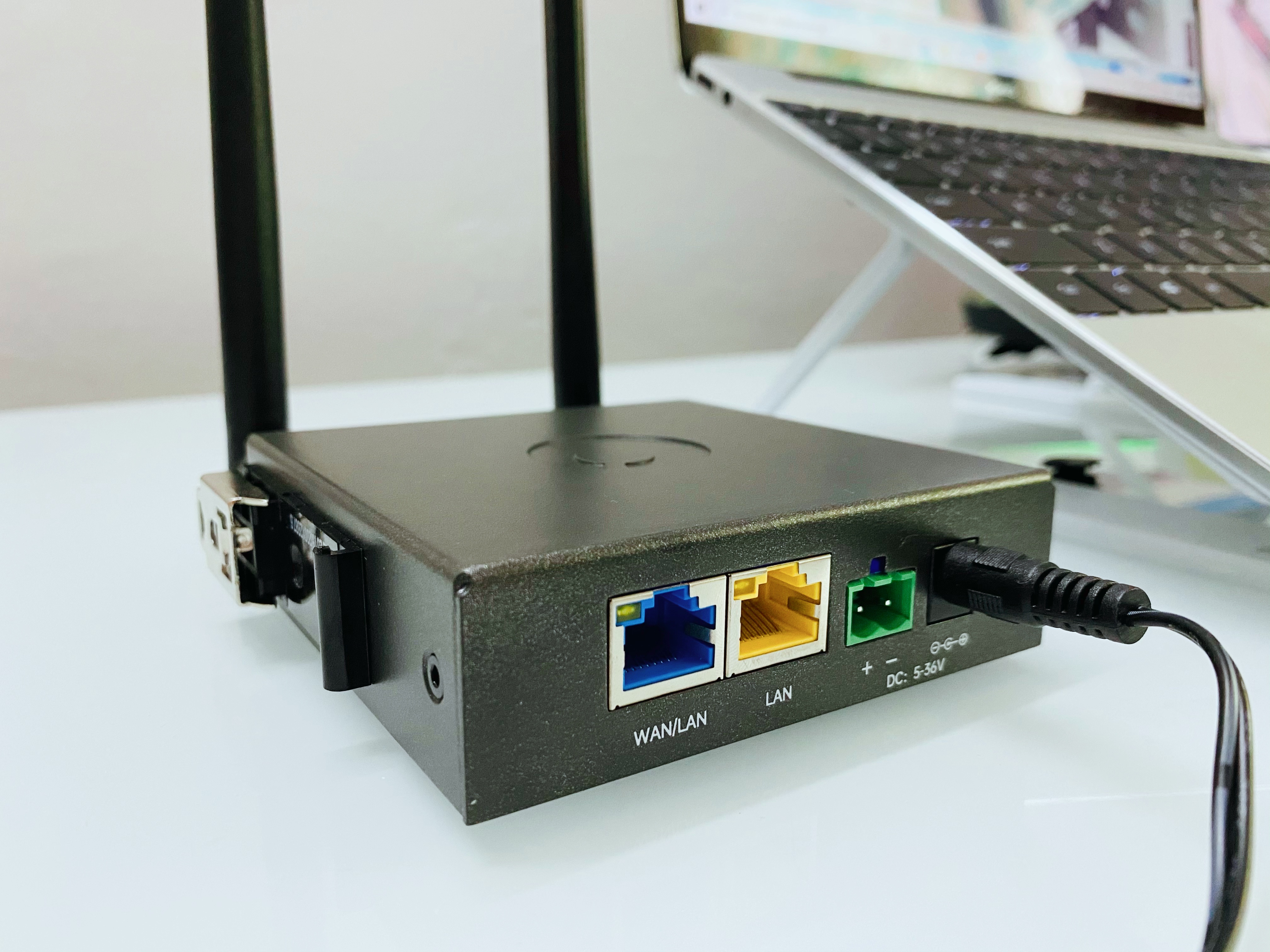 可远程管理可智能组网的新一代4g工业级路由器蒲公英r300a