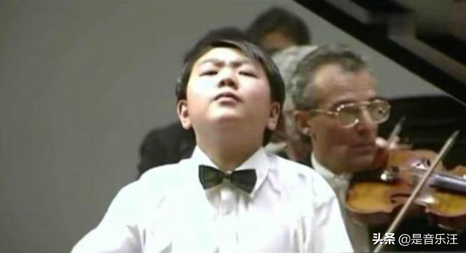 郎朗13岁和现在几乎一模一样，原来他才是真正的