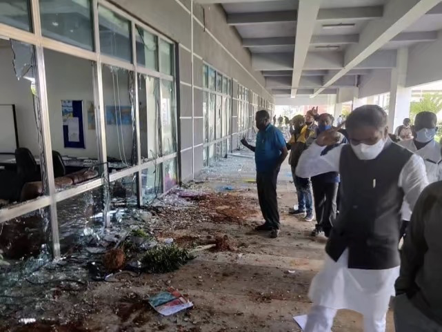 2万多部iPhone被毁！苹果印度工厂被砸，究竟是因为啥？