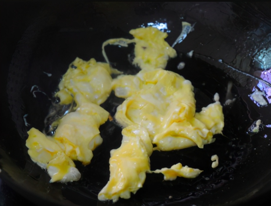 图片[4]-南瓜叶炒鸡蛋的做法步骤图 又鲜又嫩特下饭-起舞食谱网