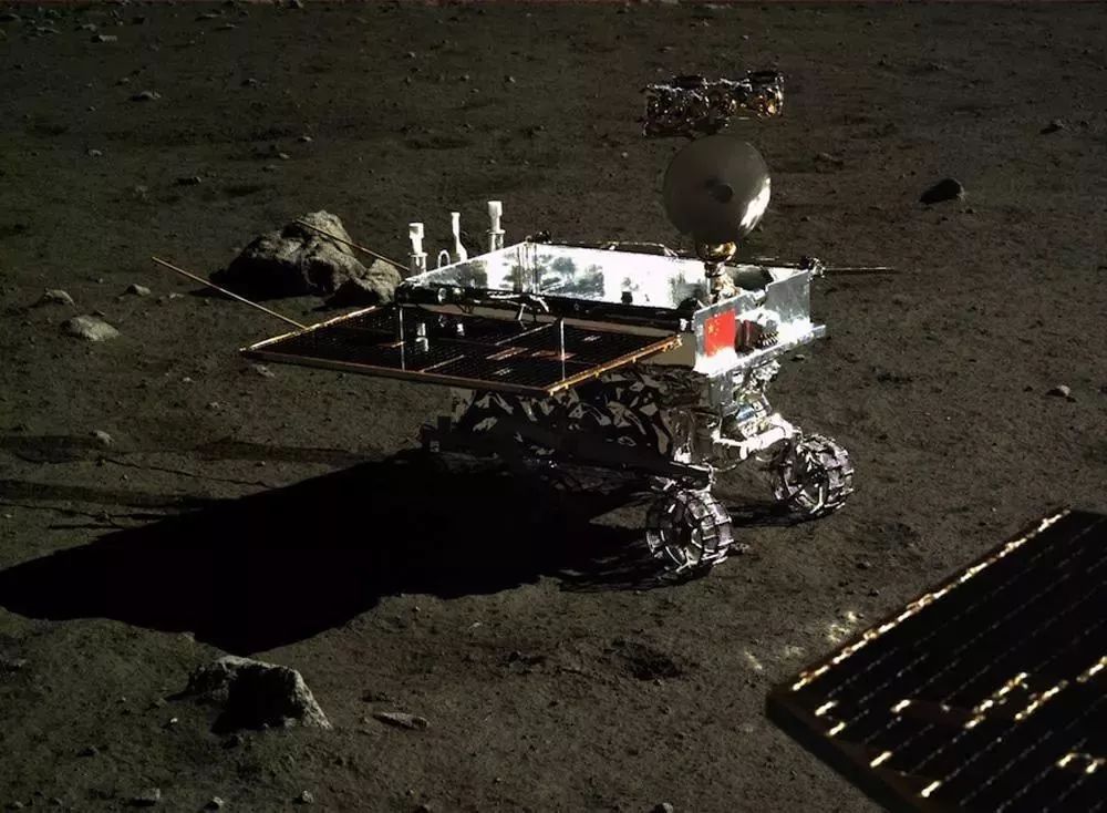 中国发布：月亮背面没有外星人也没有飞船残骸！