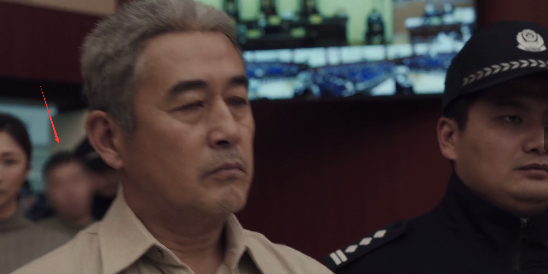 扫黑风暴：裴伟是反派吗，审判入场时被打马赛克，为何这般操作