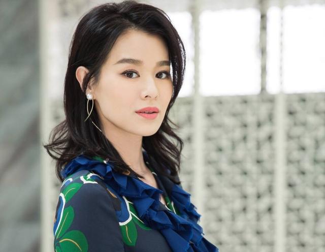 參觀胡杏兒在婚後的家，為老公一頓飯做十道菜，在家也太賢惠了