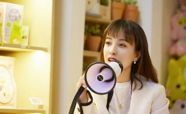 在《快乐大本营》多年却不锋芒毕露，真实的吴