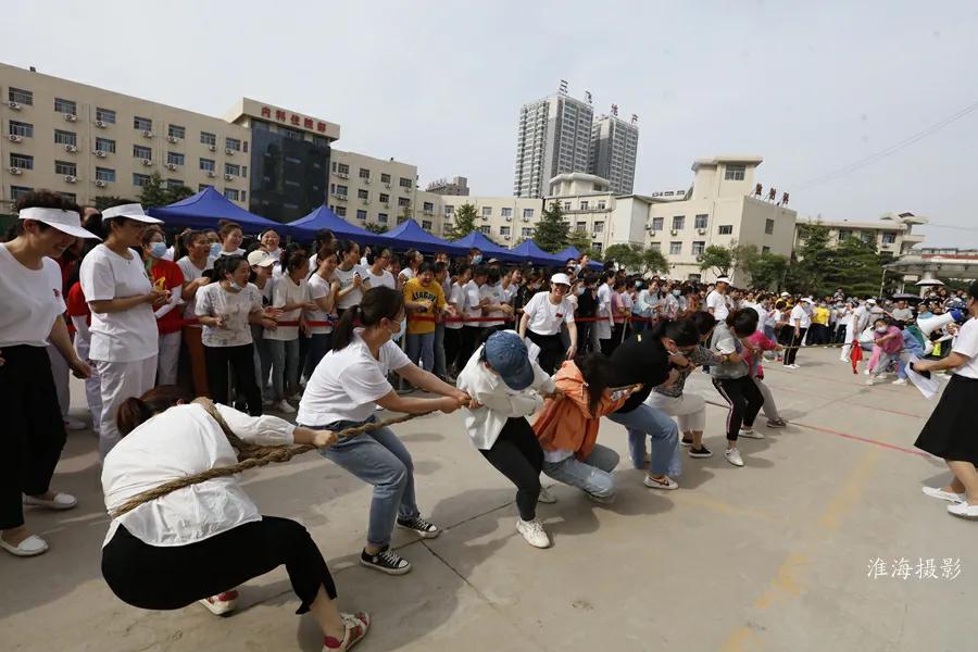 三原县医院庆祝“5.12”国际护士节拔河比赛