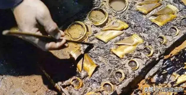 放牛娃河边捡到“巧克力”，专家鉴定为2500年前的国宝，估价上亿