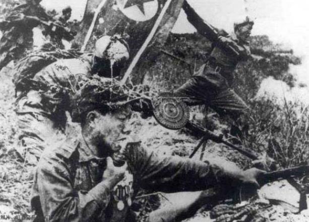 开国将军被地下，几只苍蝇救了他的命，从此一生不打苍蝇！