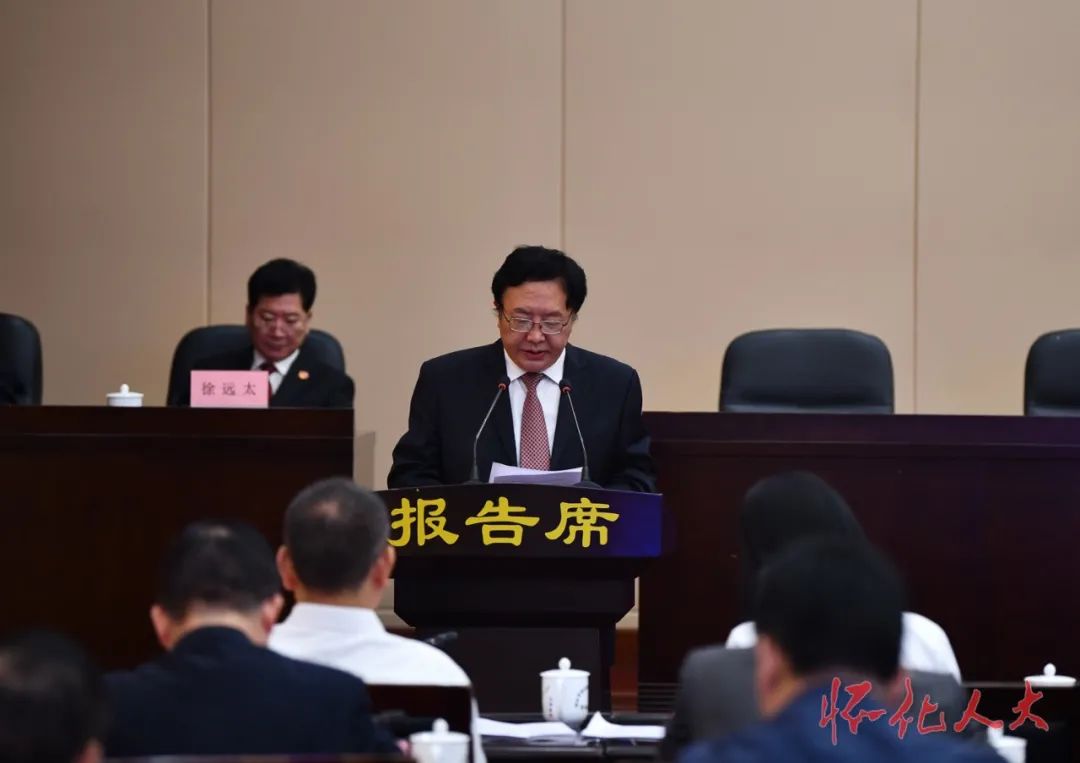 ​市五届人大常委会举行第三十七次会议第一次全体会议对市教育局等7个单位开展专题询问