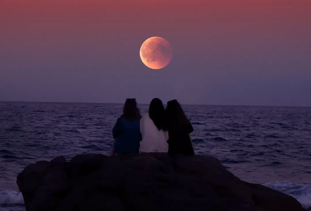 这个双鱼座满月，在静谧的内在之光中，看见真正的自己（指南）