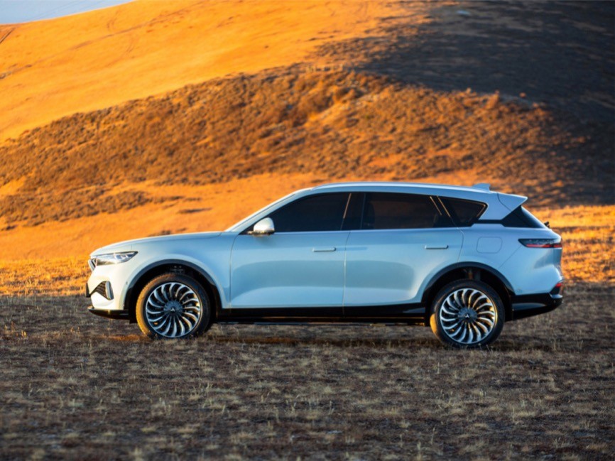 性能级智能电动SUV岚图FREE，能在中大型高端SUV市场分一席之地吗