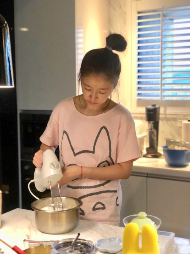 賢妻良母認證！ 林心如曬滿桌美味秀廚藝，霍建華和女兒太有口福