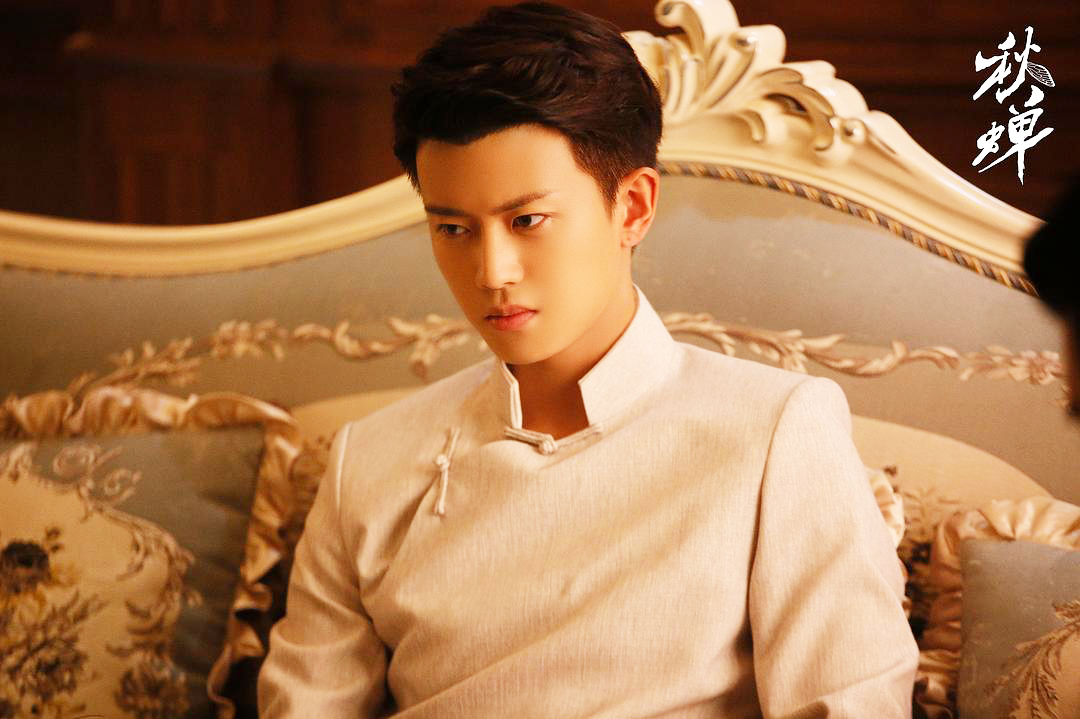 刚开播就拿下网播热度第一，男主号召力强大，