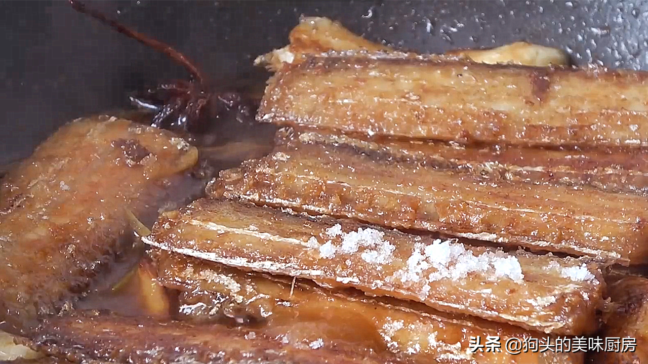 我家带鱼从不油炸，用这个做法又香又酥，不腥不腻，下饭必备