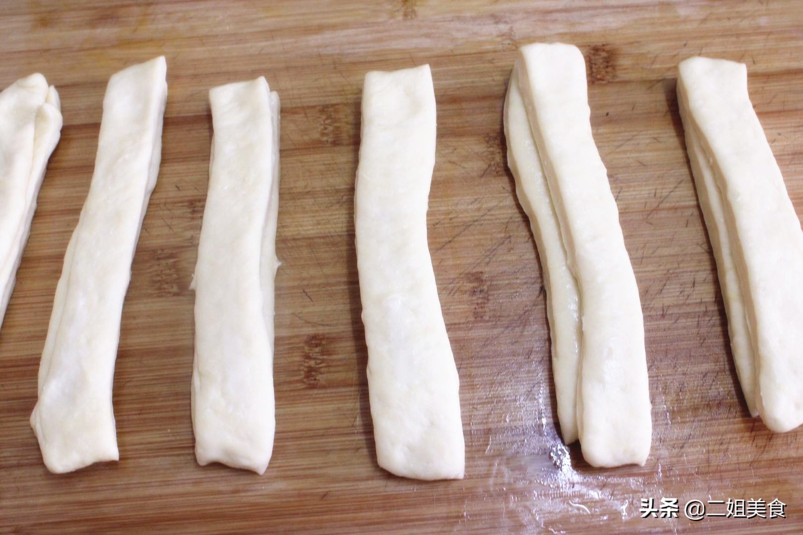 做油條，不用泡打粉，不用醒面，教您一招，快速發麵，蓬鬆還酥脆