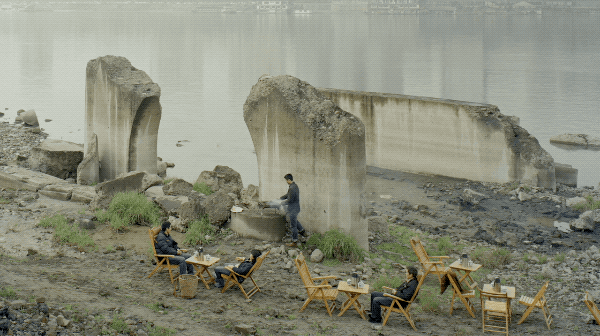 他拍下像蝼蚁一样生活的2000个中国人，没人能平静看完