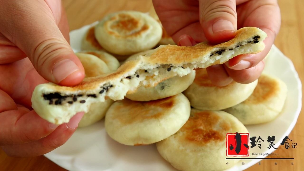 教你糯米芝麻小糖饼的做法，外酥里糯，馅料香甜，大人孩子都爱吃