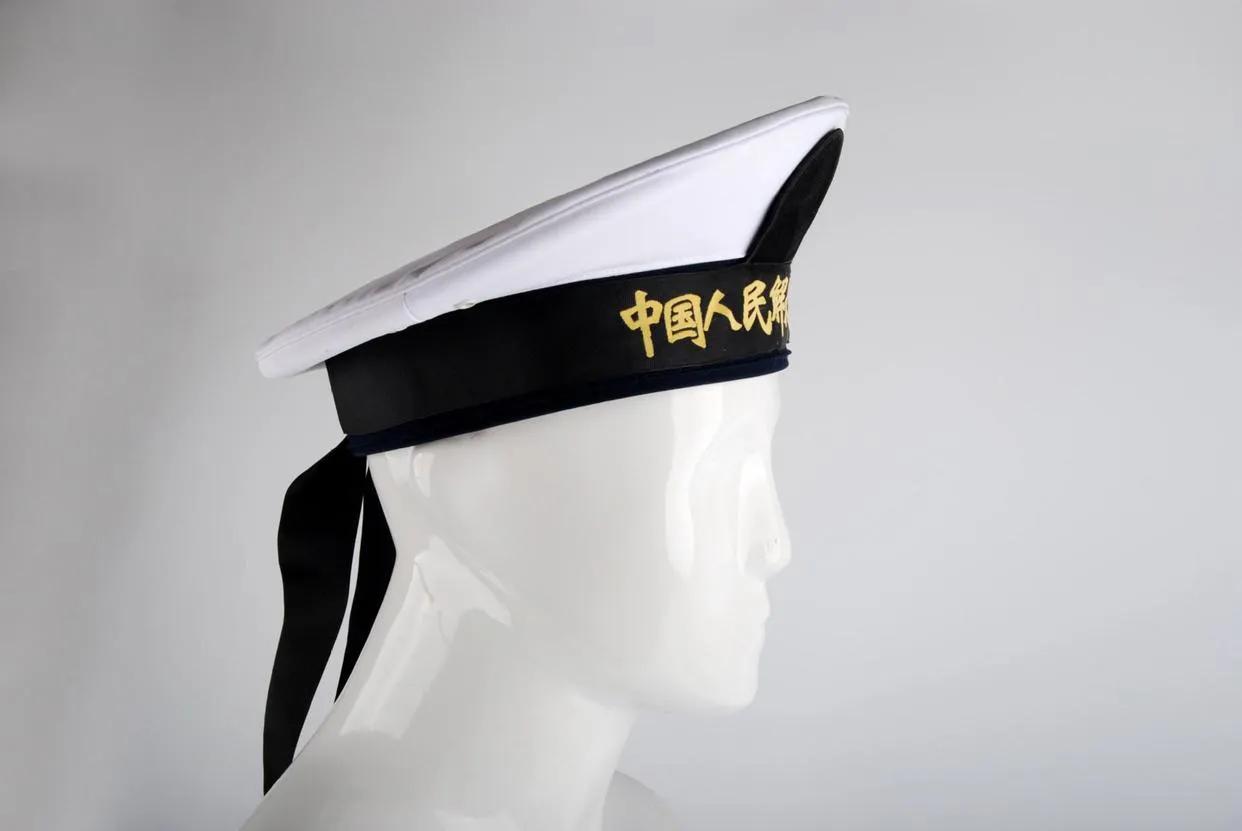 海军军帽上的两根飘带有什么用？看似不起眼，