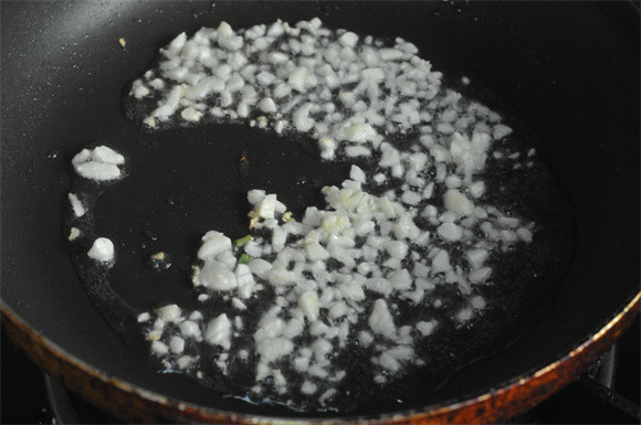 不用面粉不用炸，十分钟上桌的香辣脆皮鸡翅，又酥又嫩不上火