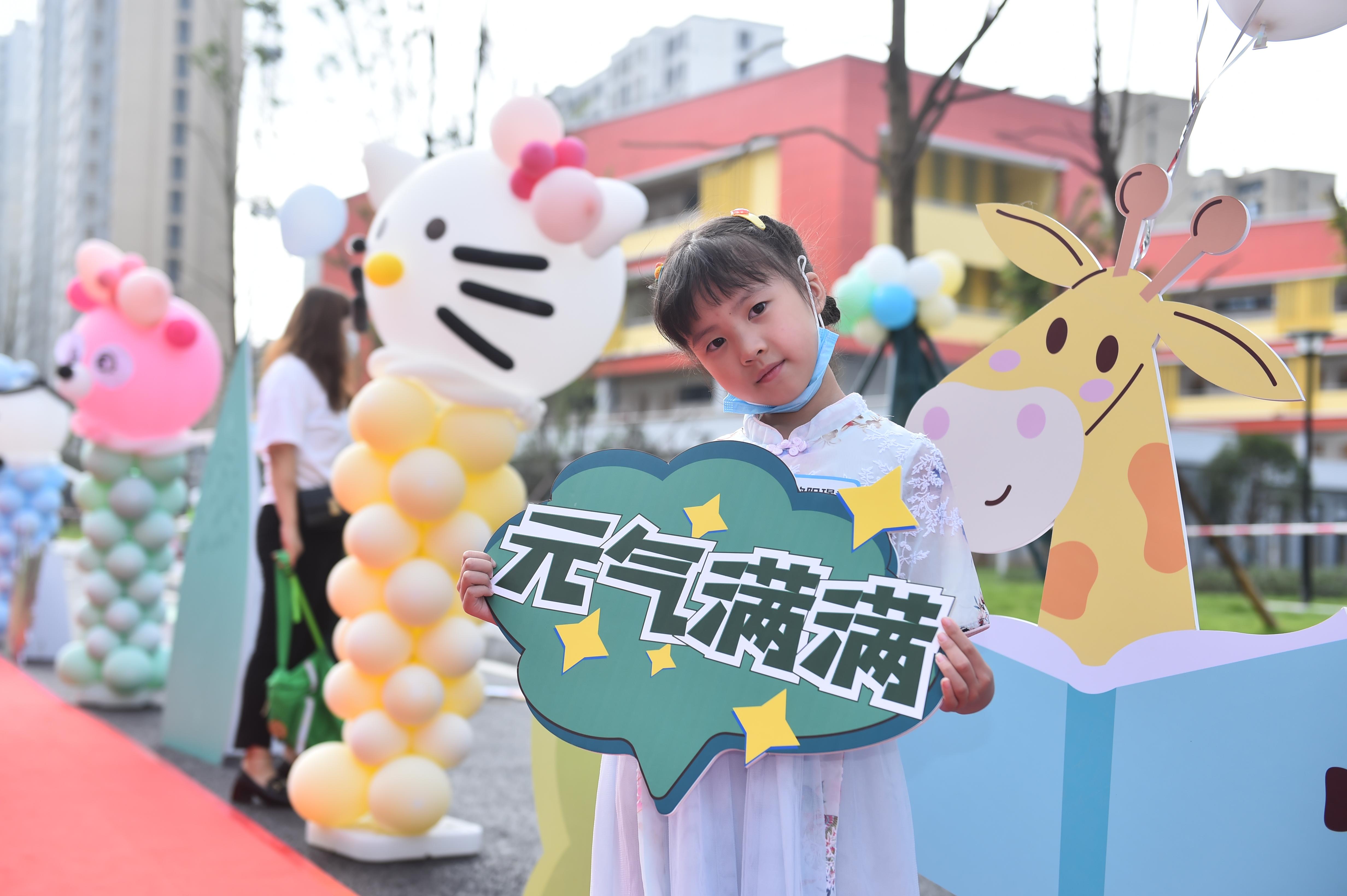 雙流棠湖中學(xué)怡心實(shí)驗(yàn)學(xué)校“夢幻校園”迎新(圖11) 雙流棠湖中學(xué)怡心實(shí)驗(yàn)學(xué)校“夢幻校園”迎新(圖11)