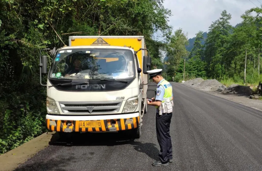 重庆|全市交巡警大联动 严管严查重点交通违法行为
