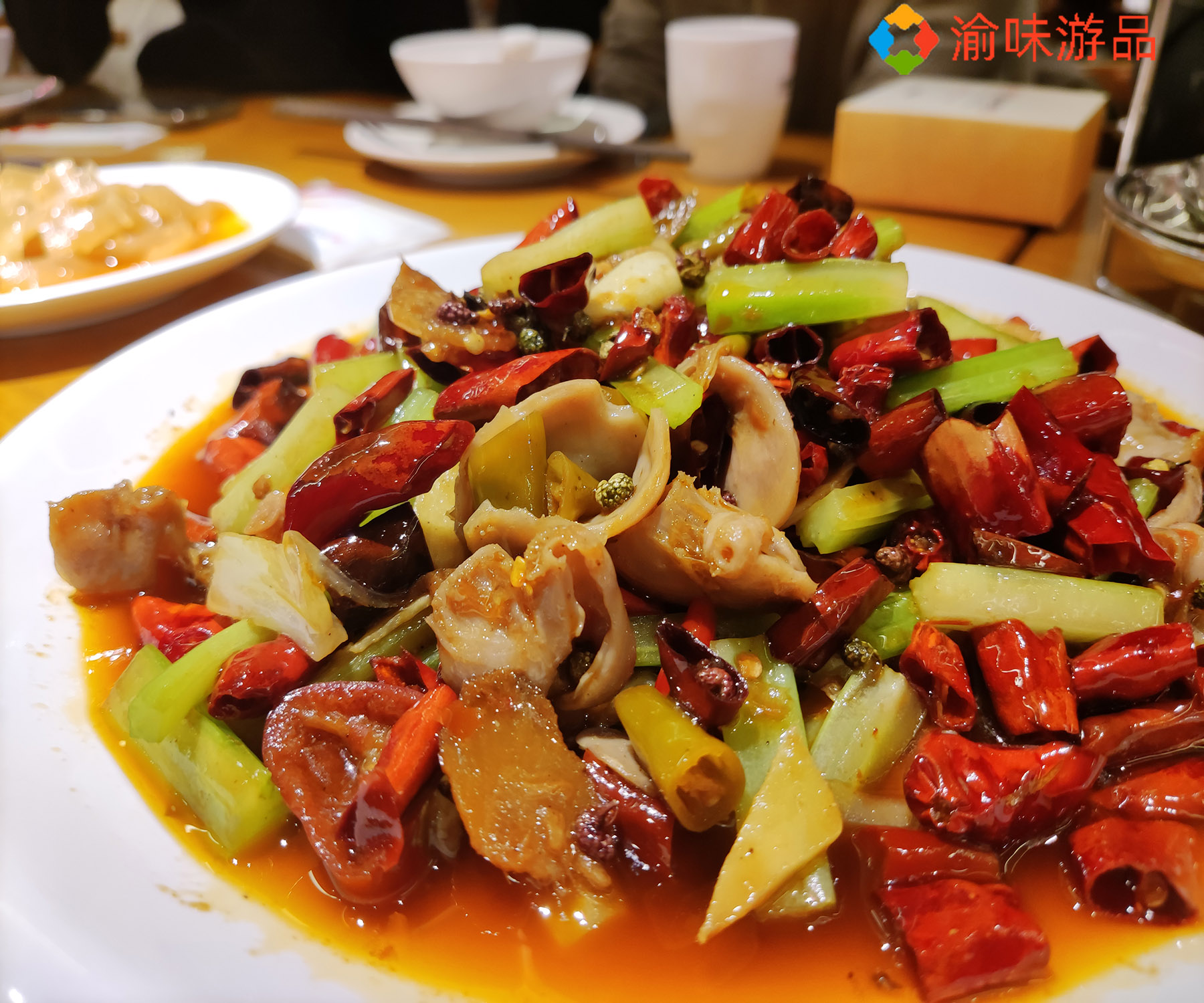 当烤鸭遇上火锅，成就重庆本土美食，味道鲜美是最大特色