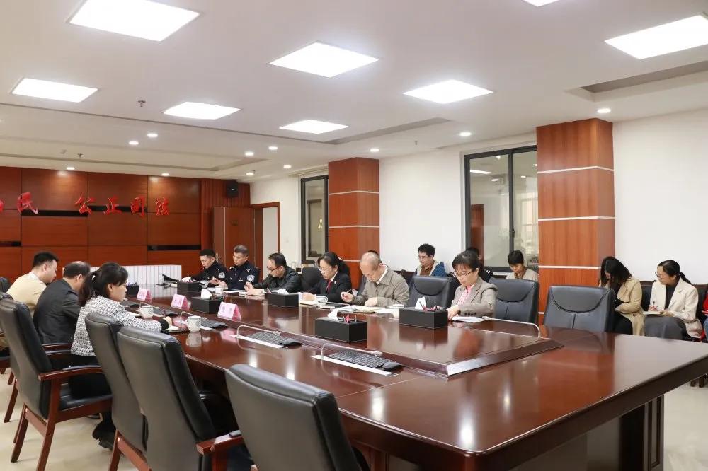 市中院领导到鹿寨法院检查指导 “六专四室”建设情况及法庭安保工作