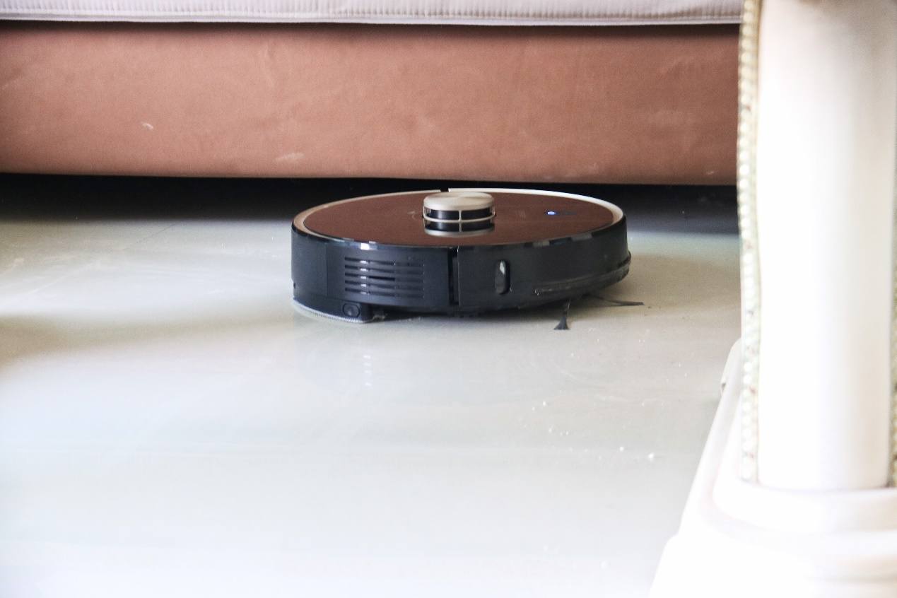 这个假期有规划：自动集尘更方便，由利V980 PLUS体验